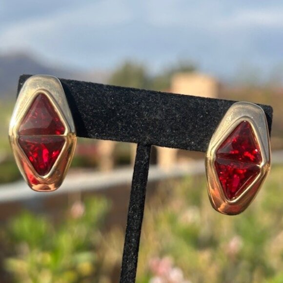 S.A.L SWAROVSKI Ruby Red Crystal Gold Tone EARRINGS - Picture 4 of 9